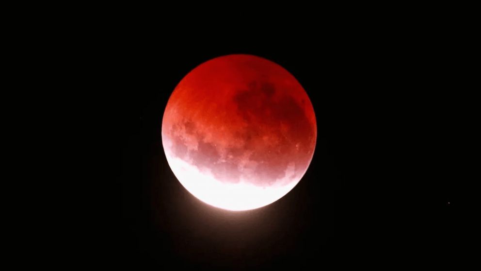 El eclipse lunar de "Luna de sangre" que generará cambios en los signos del horóscopo.