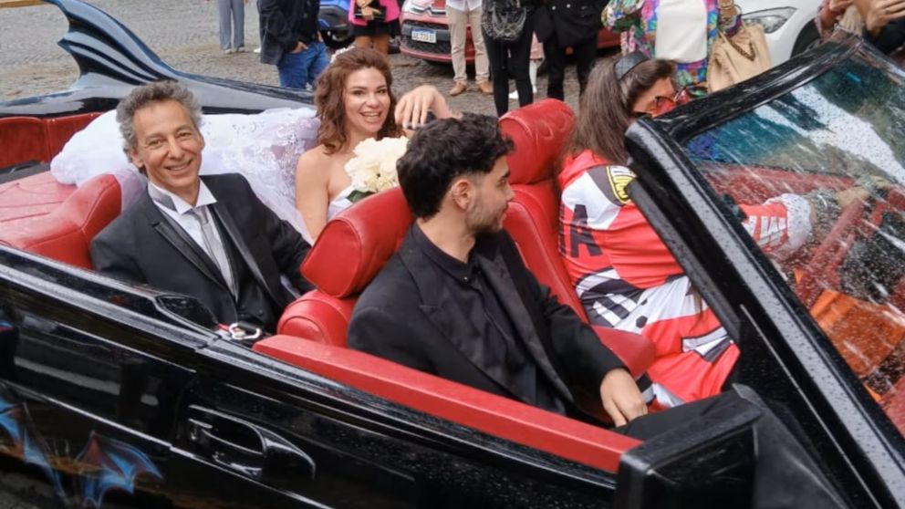 Javier Calamaro y su esposa Paola Montes de Oca se casaron por segunda vez en una ceremonia religiosa (Foto web).