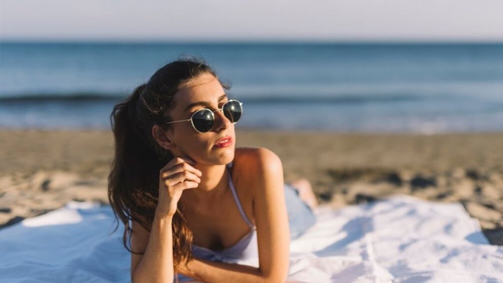mujer tomando el sol marcel cluny