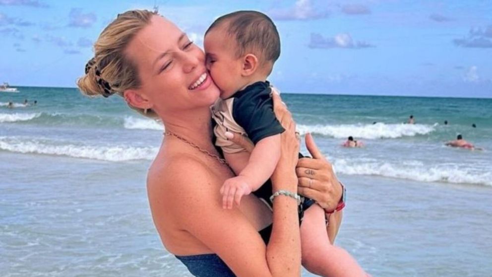 Nicole Neumann sufrió un "accidente maternal" con su hijo Cruz y lo compartió en redes. (Foto: Perfil).