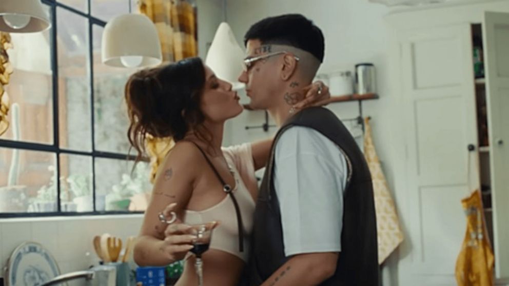 Emilia Mernes y Duki derriten las redes: fotos, romance y unas vacaciones de ensueño en Brasil