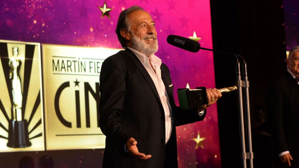El discurso de Guillermo Francella en los Martín Fierro de Cine. (Foto: Carlos y Nahuel Ventura)