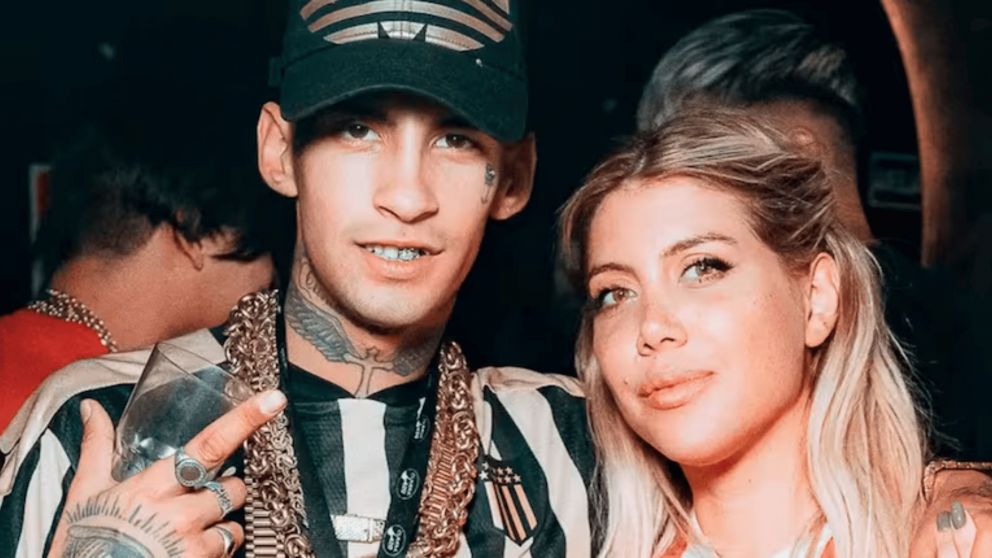 El apasionado beso de Wanda Nara y L-Gante.