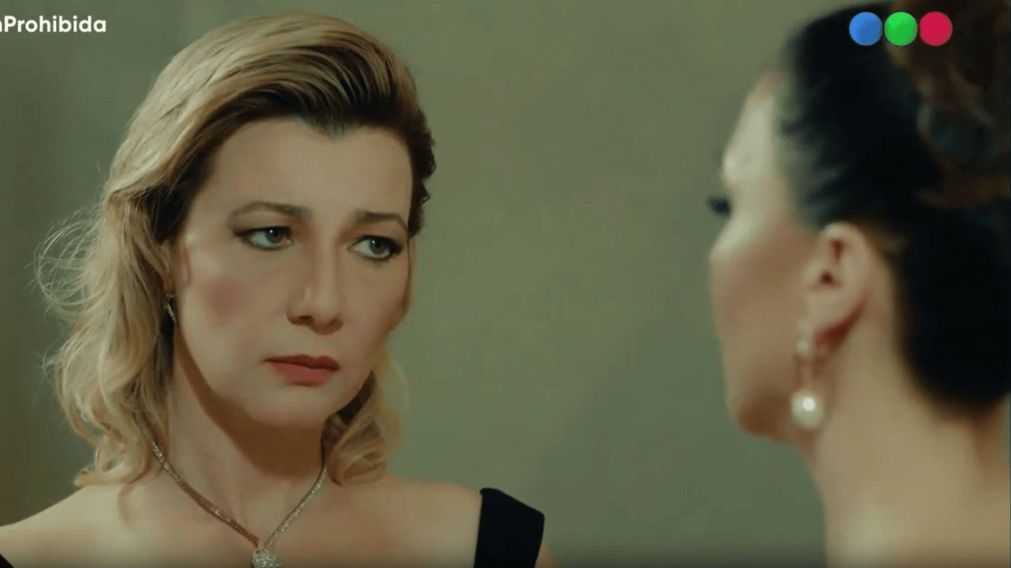 "Pasi�n prohibida": Ender convence a Zerrin de pedirle a Zeynep que le devuelva la joya que le regal�.