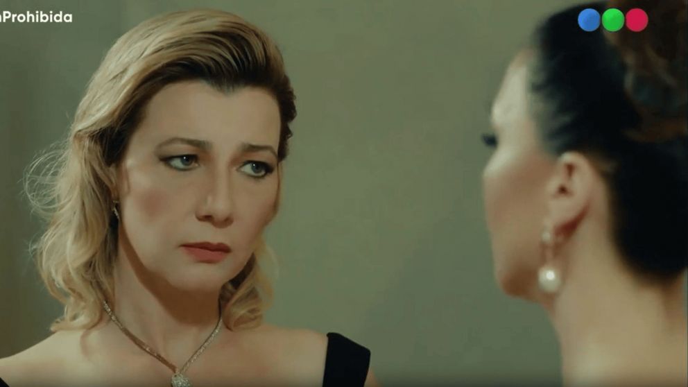 "Pasión prohibida": Ender convence a Zerrin de pedirle a Zeynep que le devuelva la joya que le regaló.