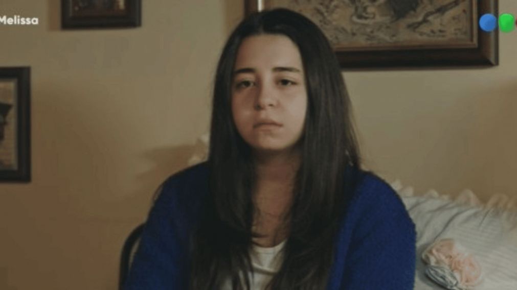 "Melissa": Defne, a capa y espada defiende a la protagonista, que atraviesa un momento angustiante.