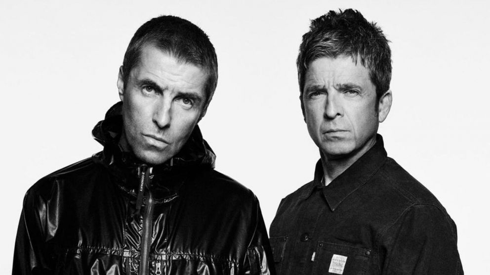 Liam y Noel Gallagher confirmaron el regreso de Oasis.