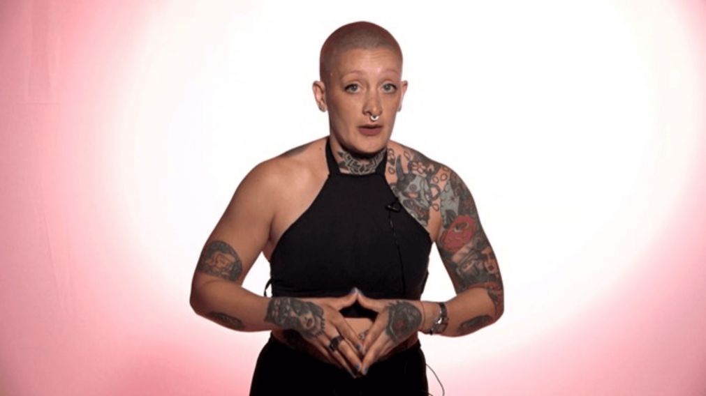 Furia de "Gran Hermano 2024" habr�a estafado a una fan, la bloque� y estall� de bronca.