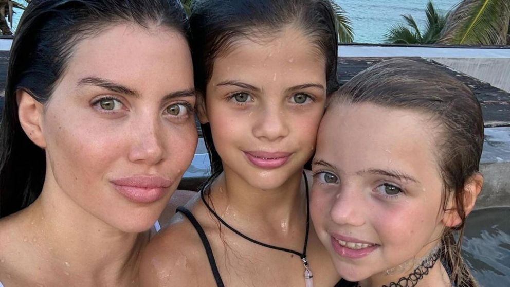 Wanda Nara sufrió un accidente en sus vacaciones y recibió la ayuda de su hija Francesca. (Foto: Instagram/ @wanda_nara).