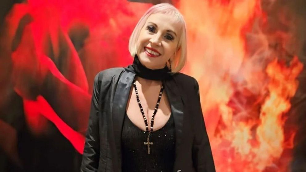 Ana Acosta: "Agarraba cualquier repasador y me armaba vestuarios para modelar, cantar y bailar"
