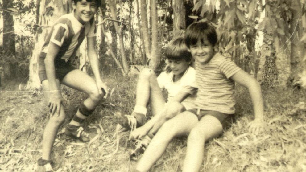 Era futboleero y jugaba con sus amigos.