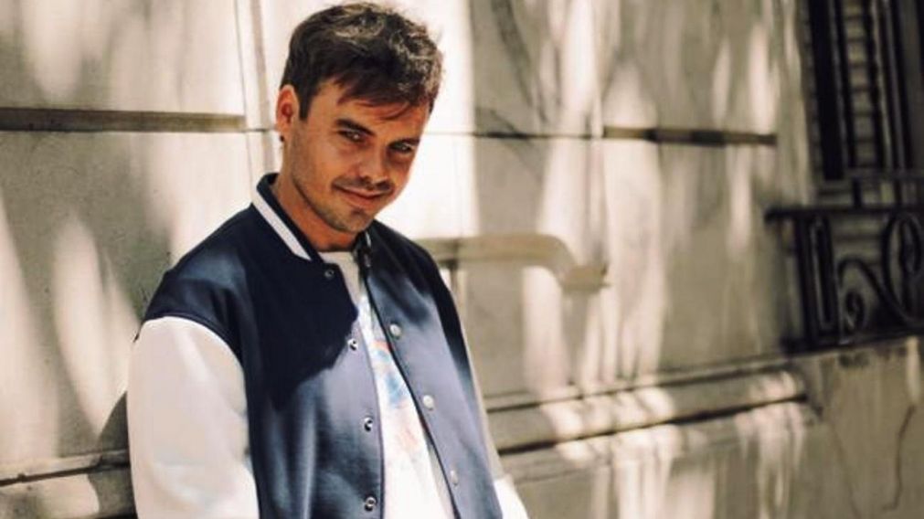 Benjamin Rojas reparte su tiempo entre el teatro, la escritura, la música y la paternidad.