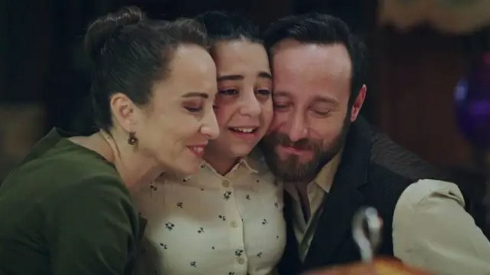 "Melissa": la niña y Mahinur consolarán a Metin por su delicado momento amoroso. (web)