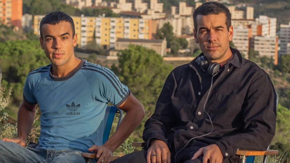 La primera película, disponible en Netflix Argentina, dirigida por Mario Casas y que tiene a su hermano como protagonista. (Foto: 22 minutos con).