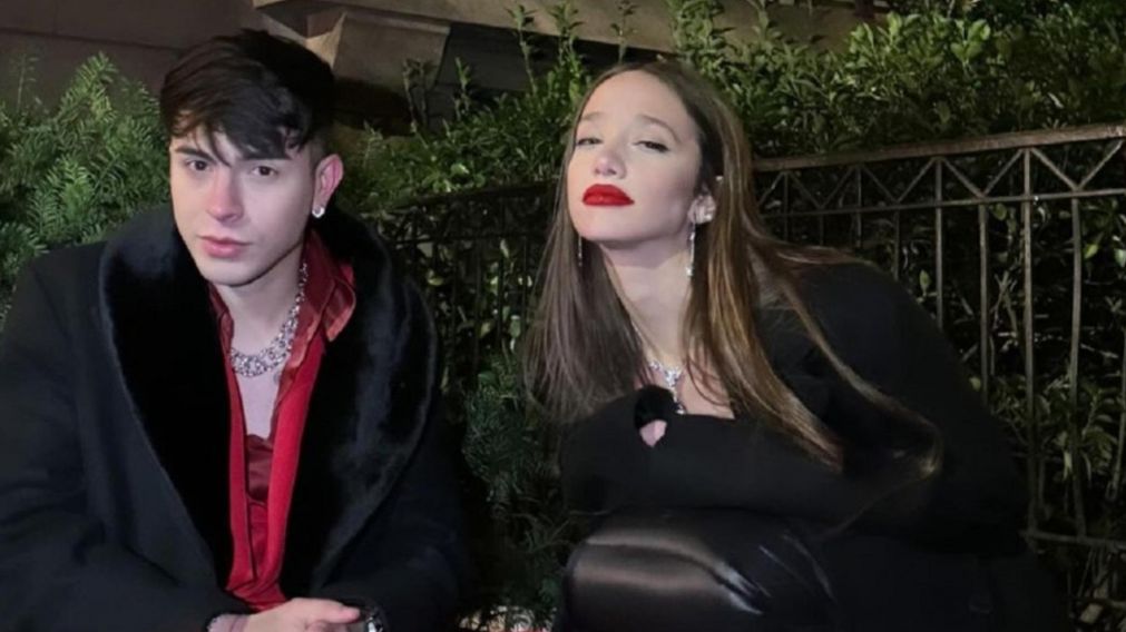 Rusherking sorprendió con un sensual detalle en el cuello, ¿hecho por Ángela Torres? (Foto: Caras).