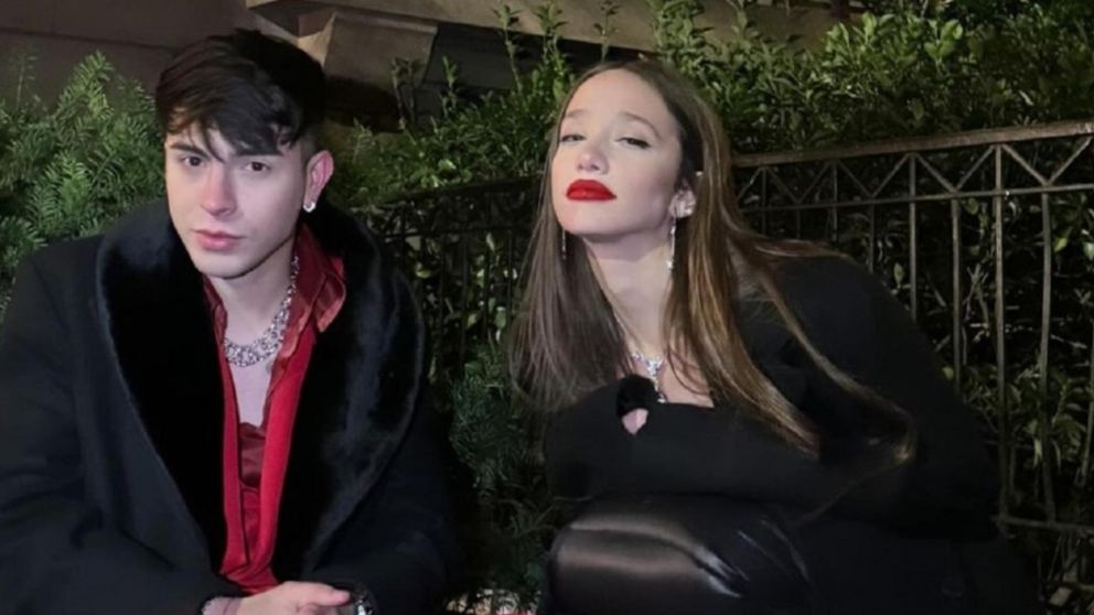 Rusherking sorprendió con un sensual detalle en el cuello, ¿hecho por Ángela Torres? (Foto: Caras).