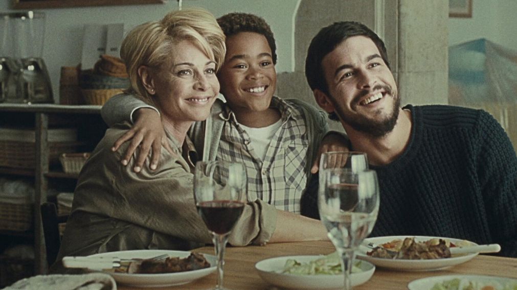 El drama español con Mario Casas y un actor argentino disponible en Netflix Argentina. (Foto: Netflix).