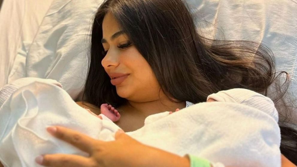 Por qué Daniela y Thiago de "Gran Hermano" no muestran la cara de sus gemelas (Instagram/@danielacelis01 y @thi4go_km).