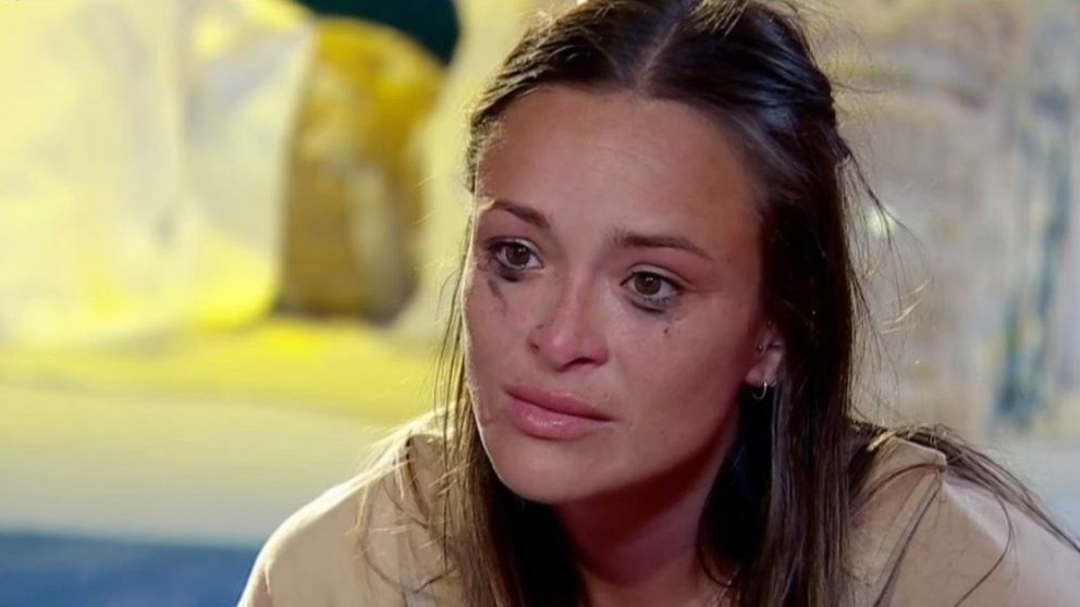 Los fans de "GH 2024" no est�n convencidos que Agostina contest� el tel�fono rojo al azar. (Captura Telefe)