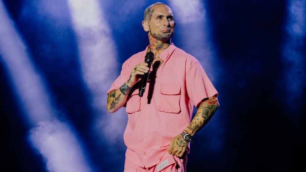 Emanuel Noir de "Ke Personajes" don� alimentos a un comedor de Entre R�os. (Instagram: @emanuelnoir)