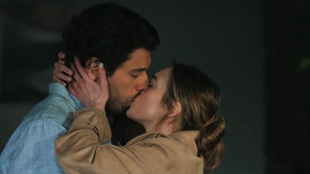 La romántica escena de "Traicionada" (Foto Antena 3).