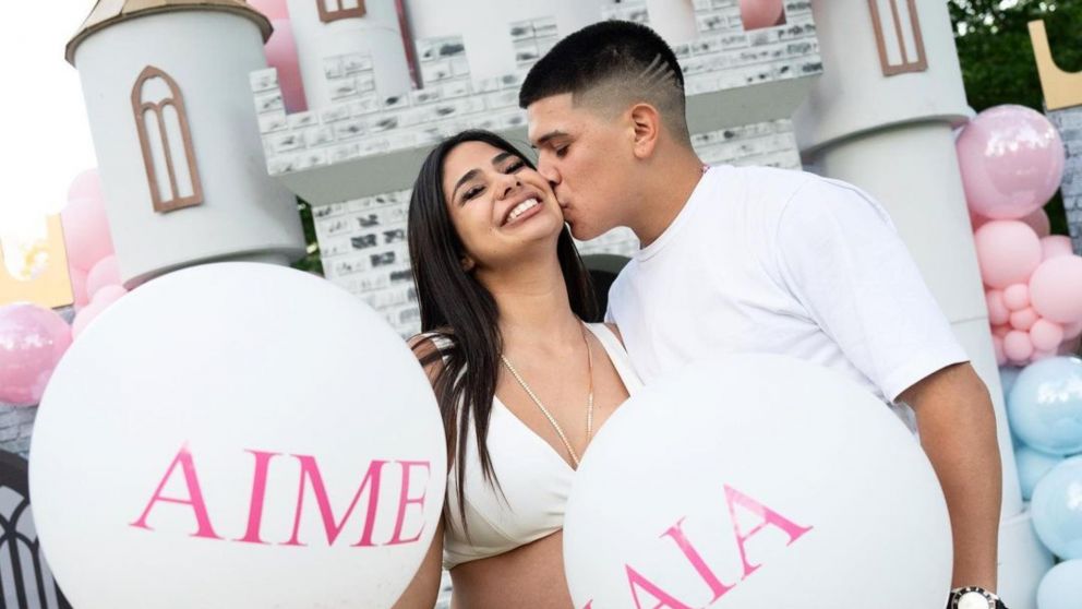 Daniela y Thiago afrontan los primeros desaf�os junto a sus gemelas. (Instagram: @danielacelis01)