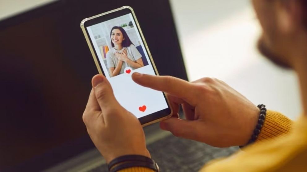 Horóscopo: cuáles son los signos del zodíaco que más utilizan las apps de citas.