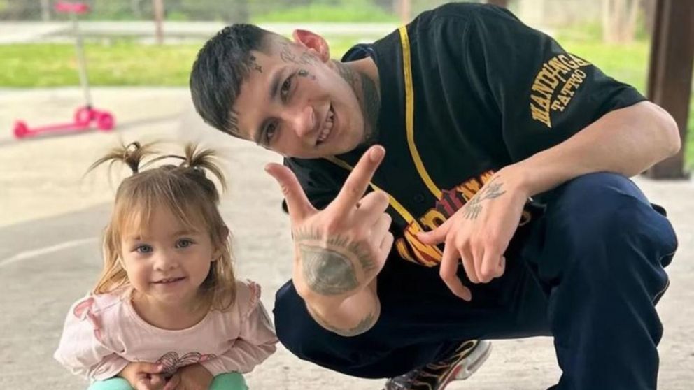 El tierno video de L-Gante junto a su hijita Jamaica, quien demostró cuán celosa es.