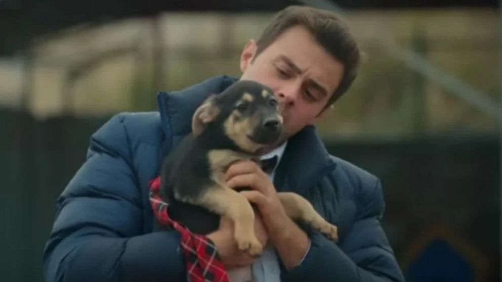 La tierna escena en "Todo por mi hogar" (Foto web).