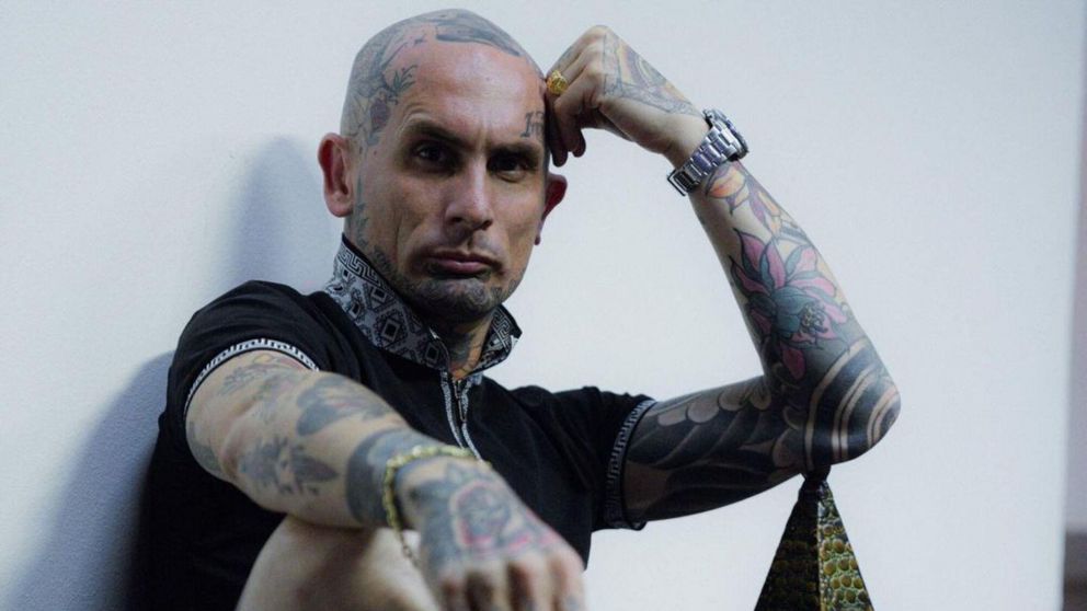 Emanuel Noir de Ke Personajes, ya tiene nueva novia tras separarse antes de su casamiento.