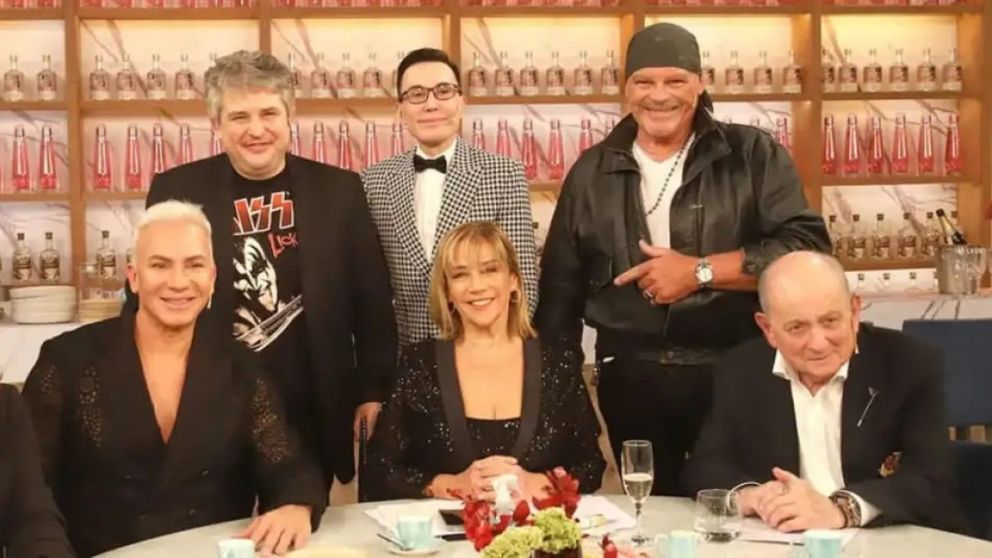 Tras la salida de Alfa de "Gran Hermano", "Polémica en el Bar" podría despedir a otro de sus panelistas.