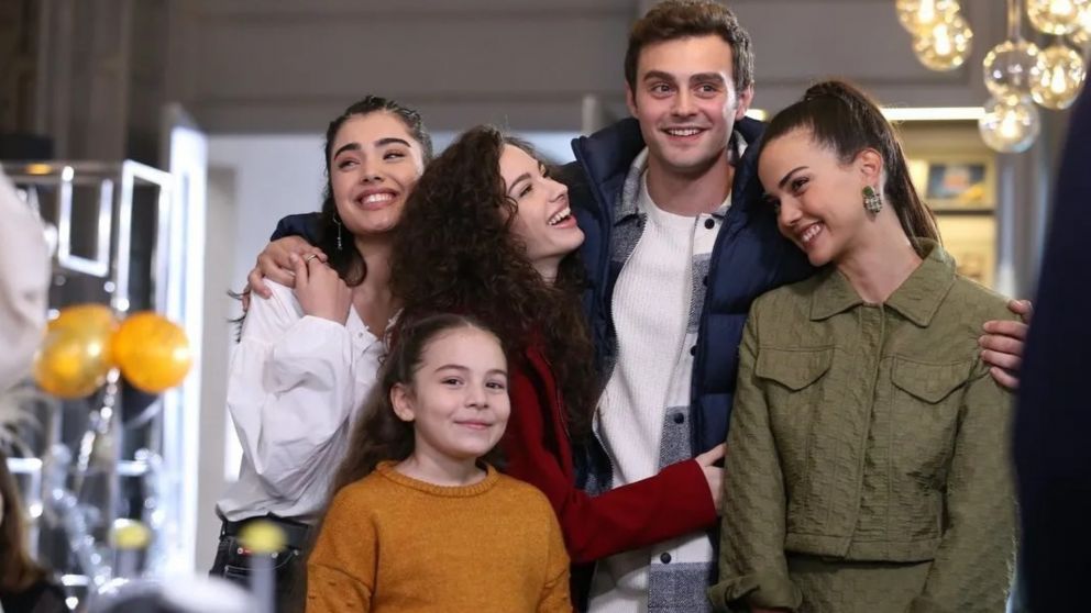 "Todo por mi hogar": el particular motivo que generó mucha felicidad en el elenco. (Web)