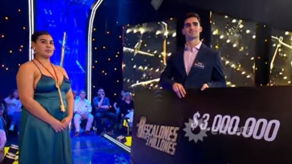 "Los 8 escalones": Un participante jugó una final perfecta y convenció a su oponente para comprarle la llave.