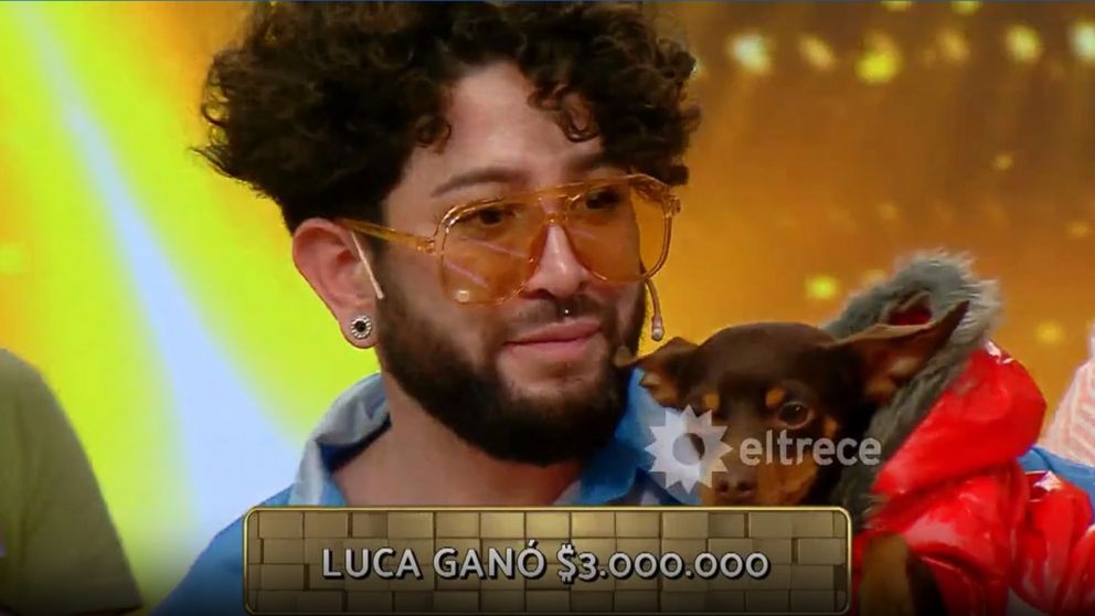 Un participante de "Los 8 escalones"�gan� los tres millones y festej� con su perrito.