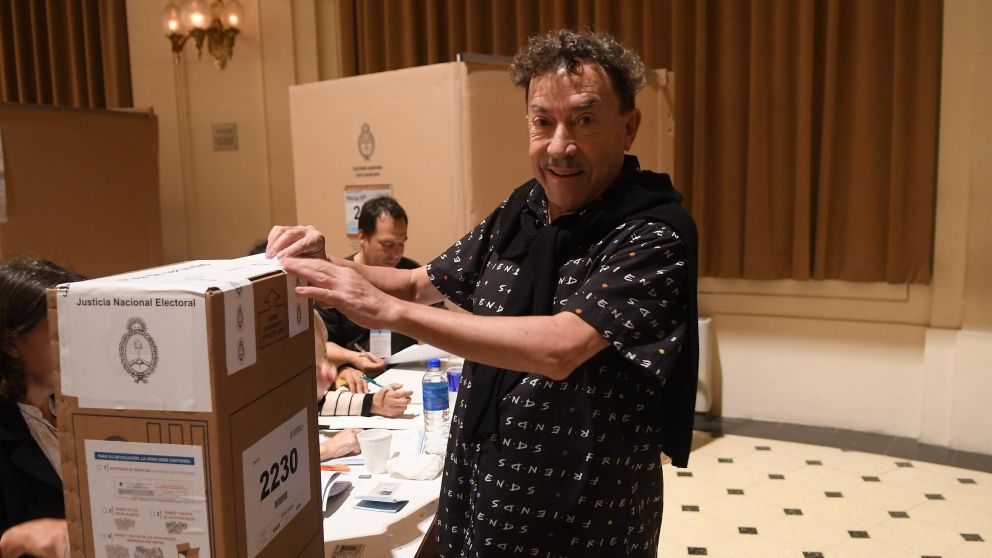 Aníbal Pachano fue a votar acompañado por Crónica (Rubén Paredes/Diario Crónica).