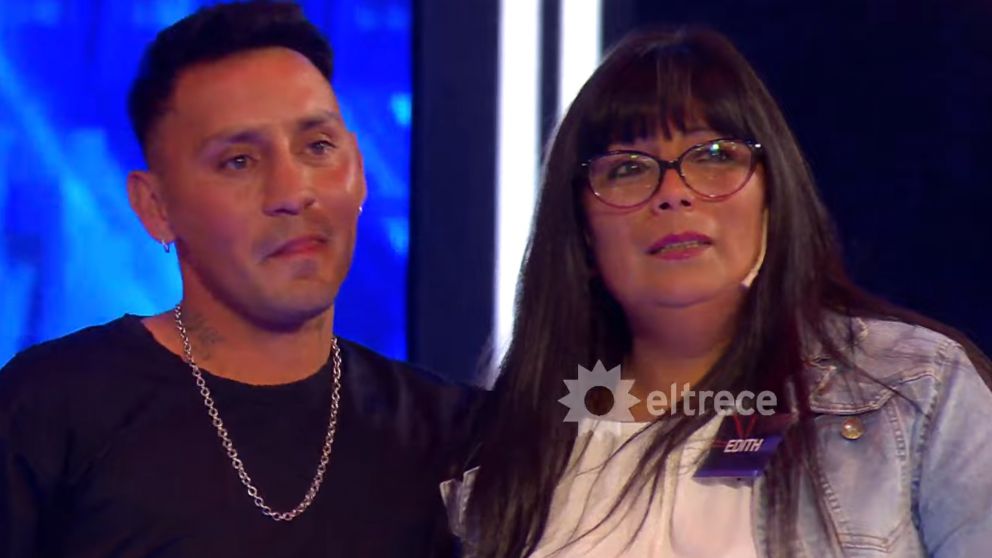 Edith, ganadora de "Los 8 escalones", celebró con su hermano la victoria. (Captura El Trece)