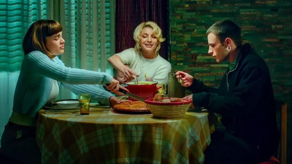 "Sagrada Familia", la miniserie española que tiene a dos argentinos en su elenco y es furor en la plataforma.