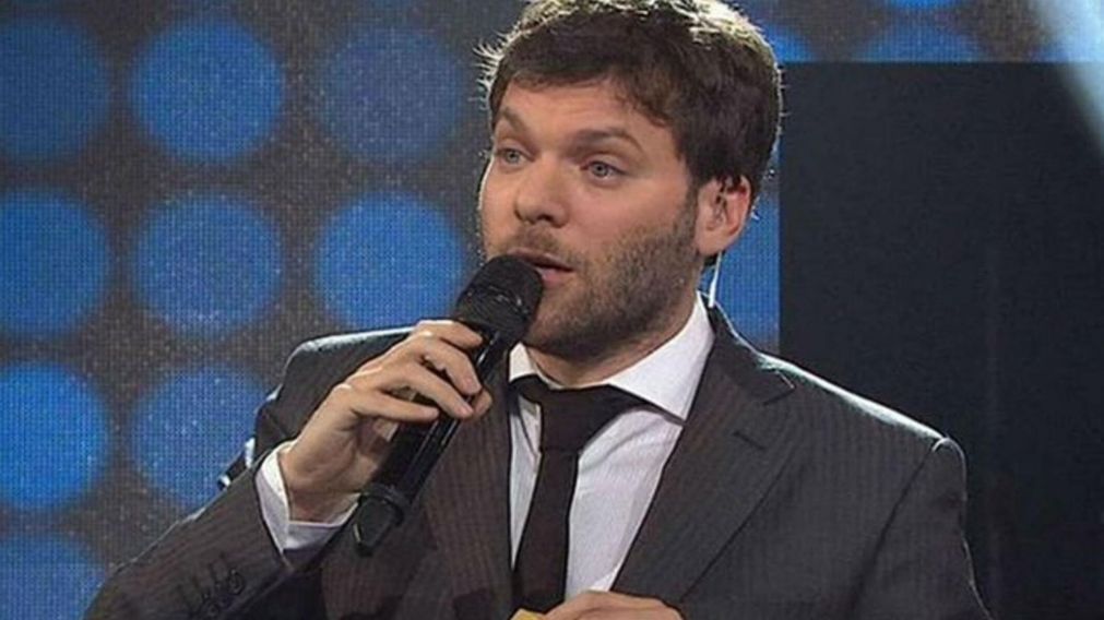 Escándalo en "Los 8 Escalones" por la denuncia de una mujer.