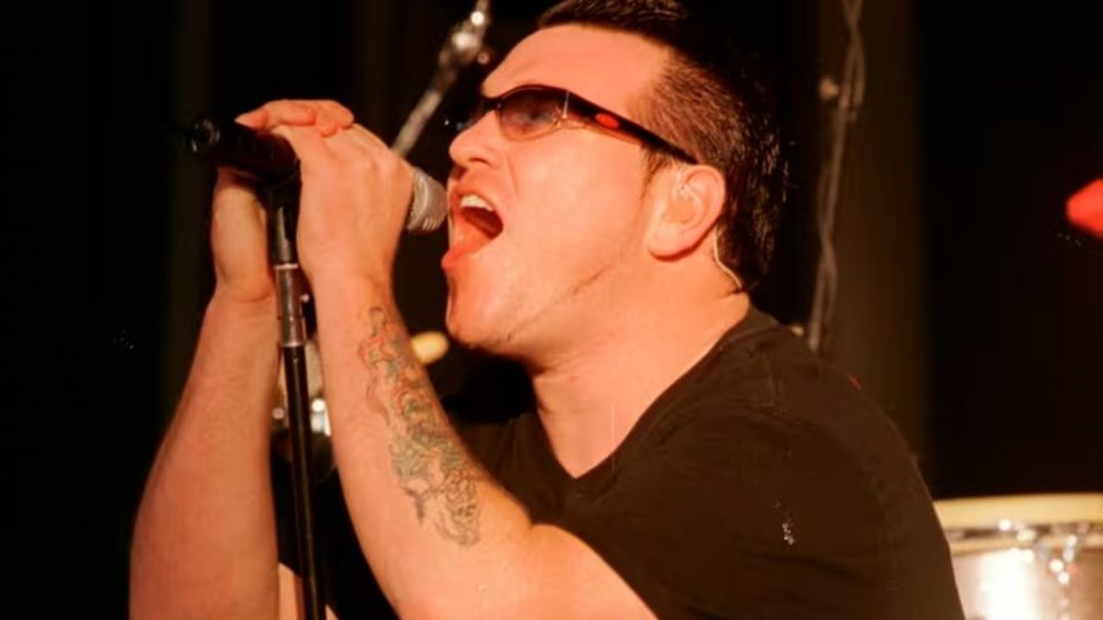 Falleció Steve Harwell, líder y vocalista de "Smash Mouth".