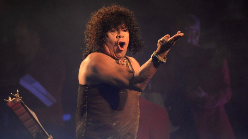 La Mona Jim�nez brill� frente al Obelisco con un show multitudinario. (Cr�nica/ Carlos Ventura).