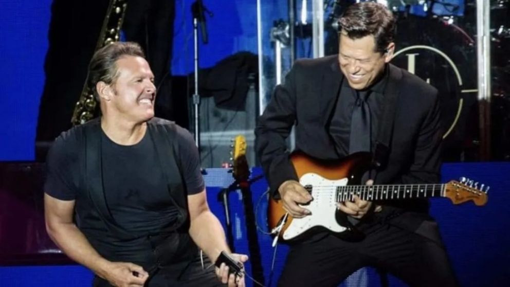Un músico de Luis Miguel despejó las dudas sobre la identidad del artista arriba del escenario.