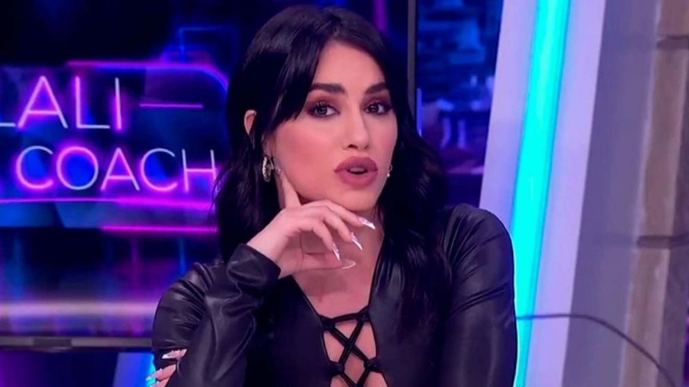 Lali Esp�sito aclar� su pensamiento pol�tico y fue duramente criticada.