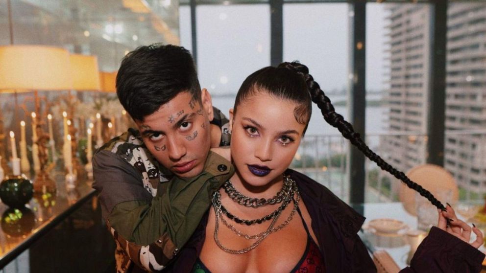 Criticaron a Duki y la mamá de Emilia Mernes salió a defenderlo.