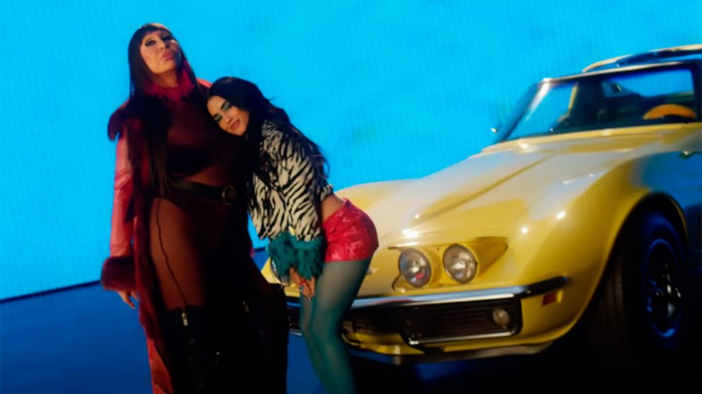 Lali Espósito y Moria Casán protagonizaron el videoclip de "¿Quiénes son?".