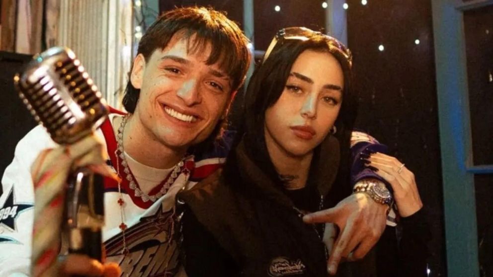 Nicki Nicole y Peso Pluma fueron vistos paseando por Disney.