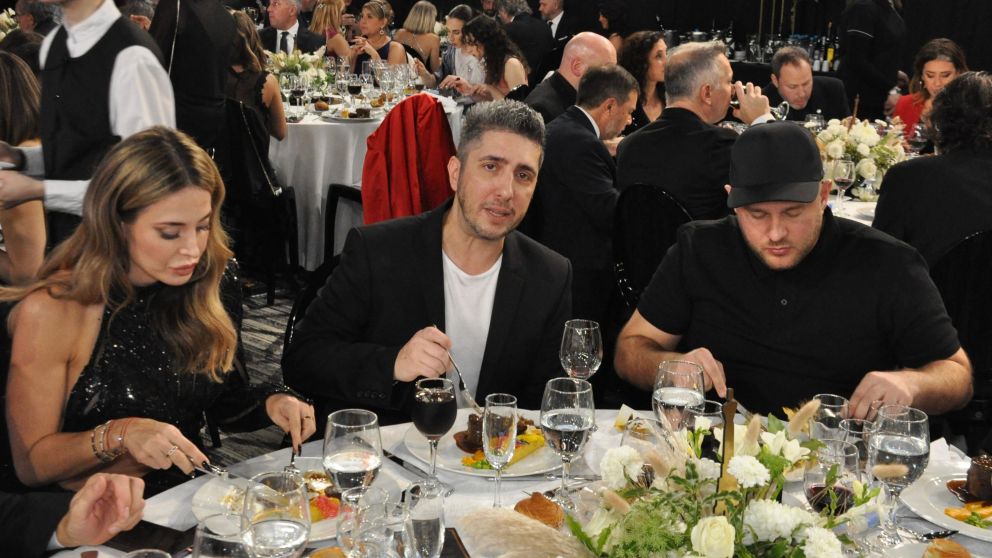 Jey Mammón cayó con guardaespaldas a los Martín Fierro.