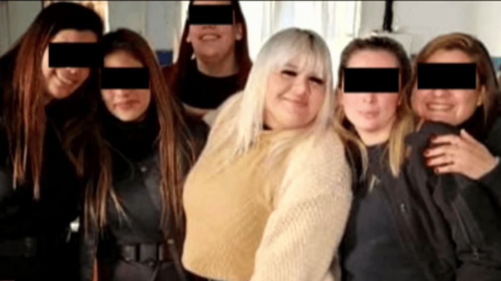 More Rial fue a visitar a un preso y se tomó una foto con las policías.