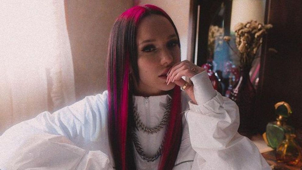 La joaqui promocion� su nuevo tema de una manera muy sensual.