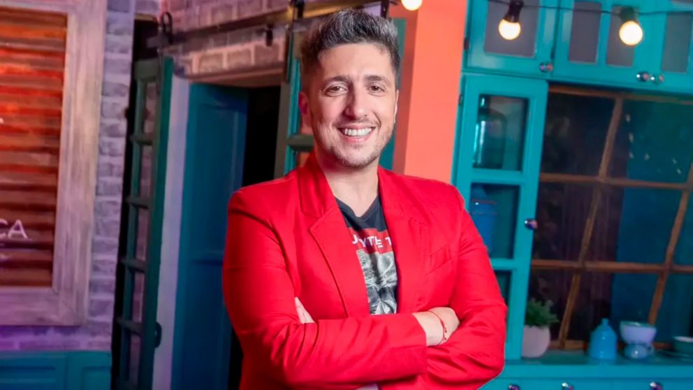 Jey Mammón regresó al país después de su vista a España.