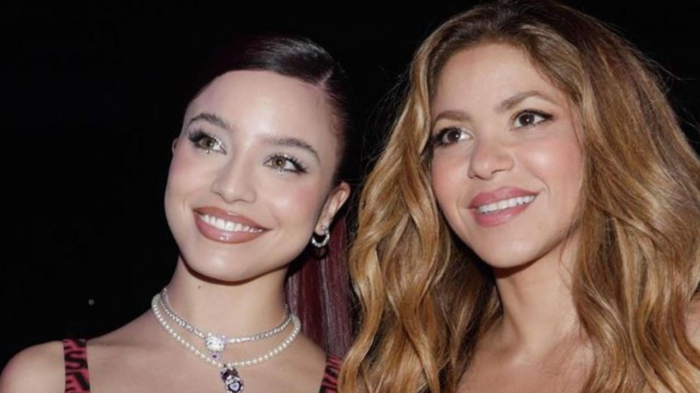 Shakira y Emilia Mernes se abrazaron en los premios "Mujeres Latinas en la Música de Billboard 2023".